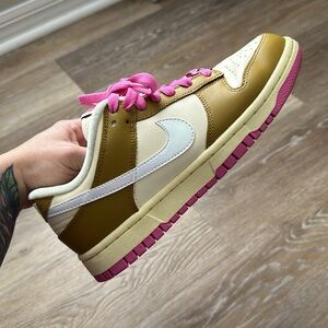 Nike Dunk low women’s 7.5 just do it bronzine pink